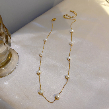 Collar Perlas Blanca Chapa de Oro 2D1