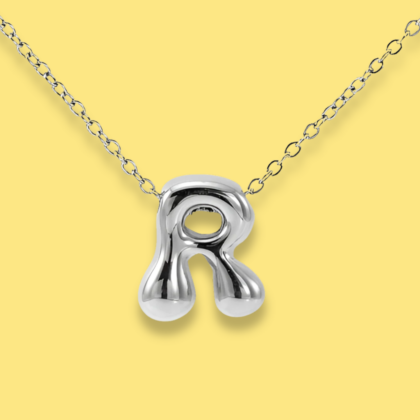 Collar Plateado Letra ¨R¨ Acero Inoxidable 1R1