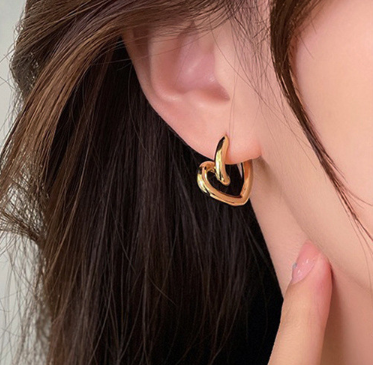 Aretes Corazón Torcido Dorado 1D5