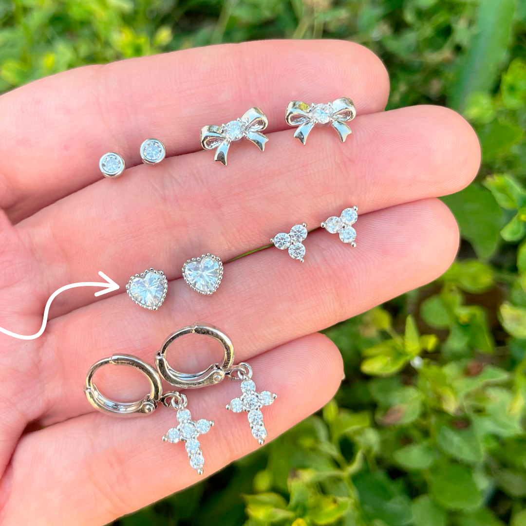 Aretes Corazón Chapa de Oro Blanco AZ368