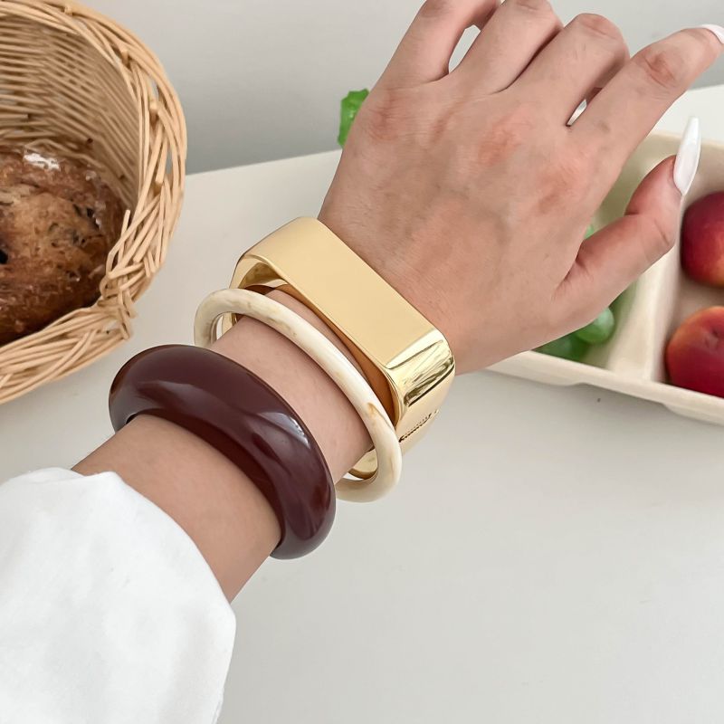 Pulsera Gruesa Dorada Cuadrada  4E19