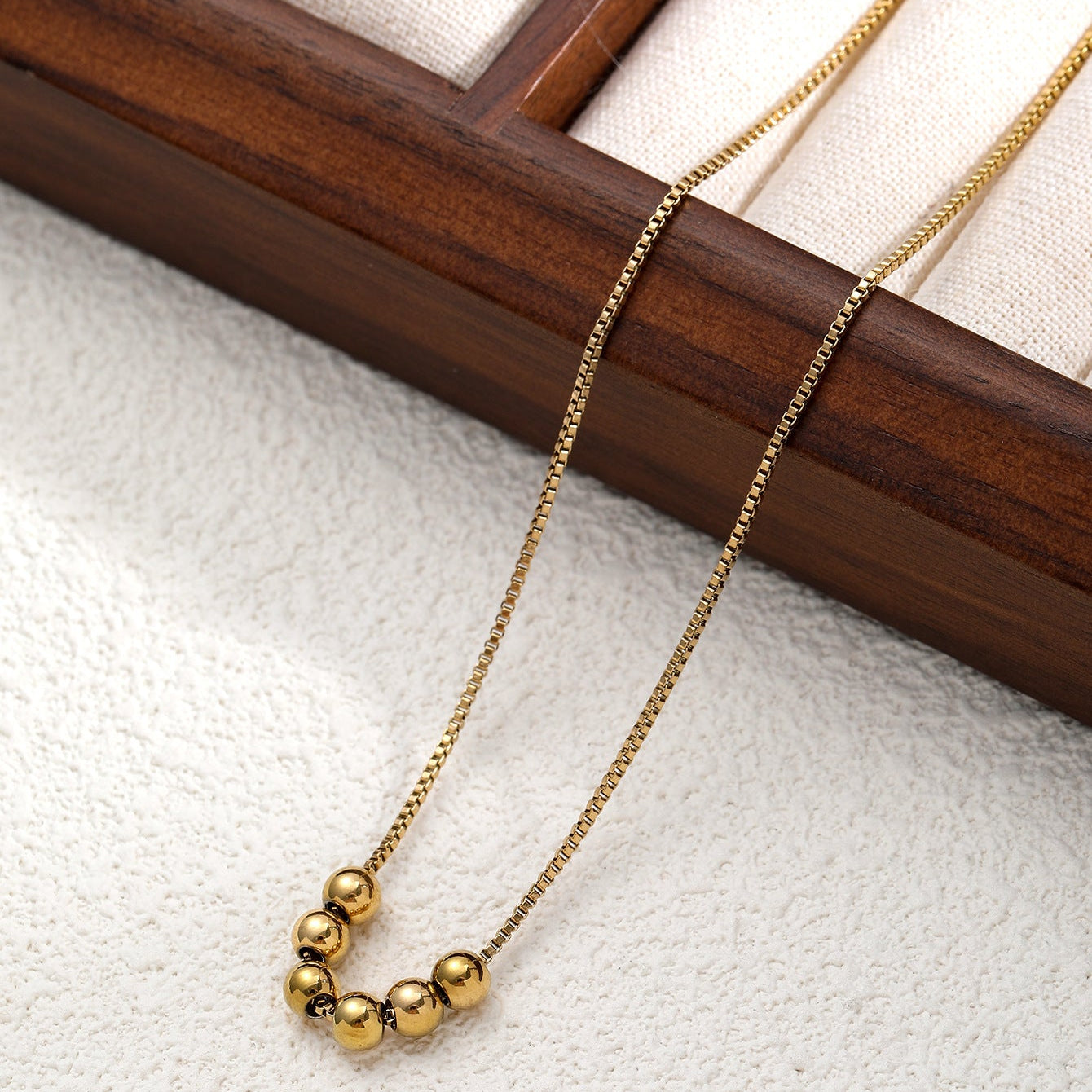 Collar Dorado Bolitas Acero Inoxidable  2B1