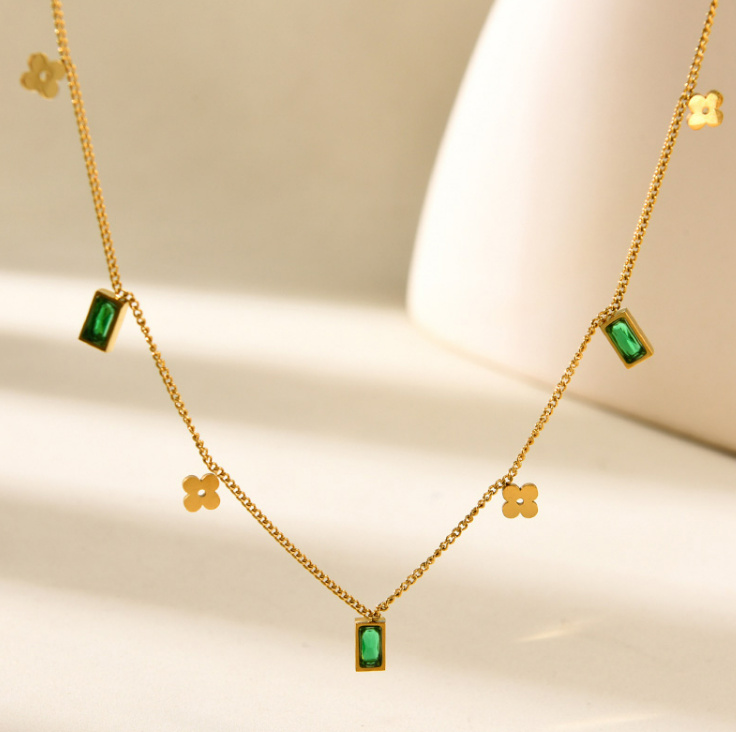 Collar Trebol y Zirconia Verde Dorado Acero Inoxidable 1P3