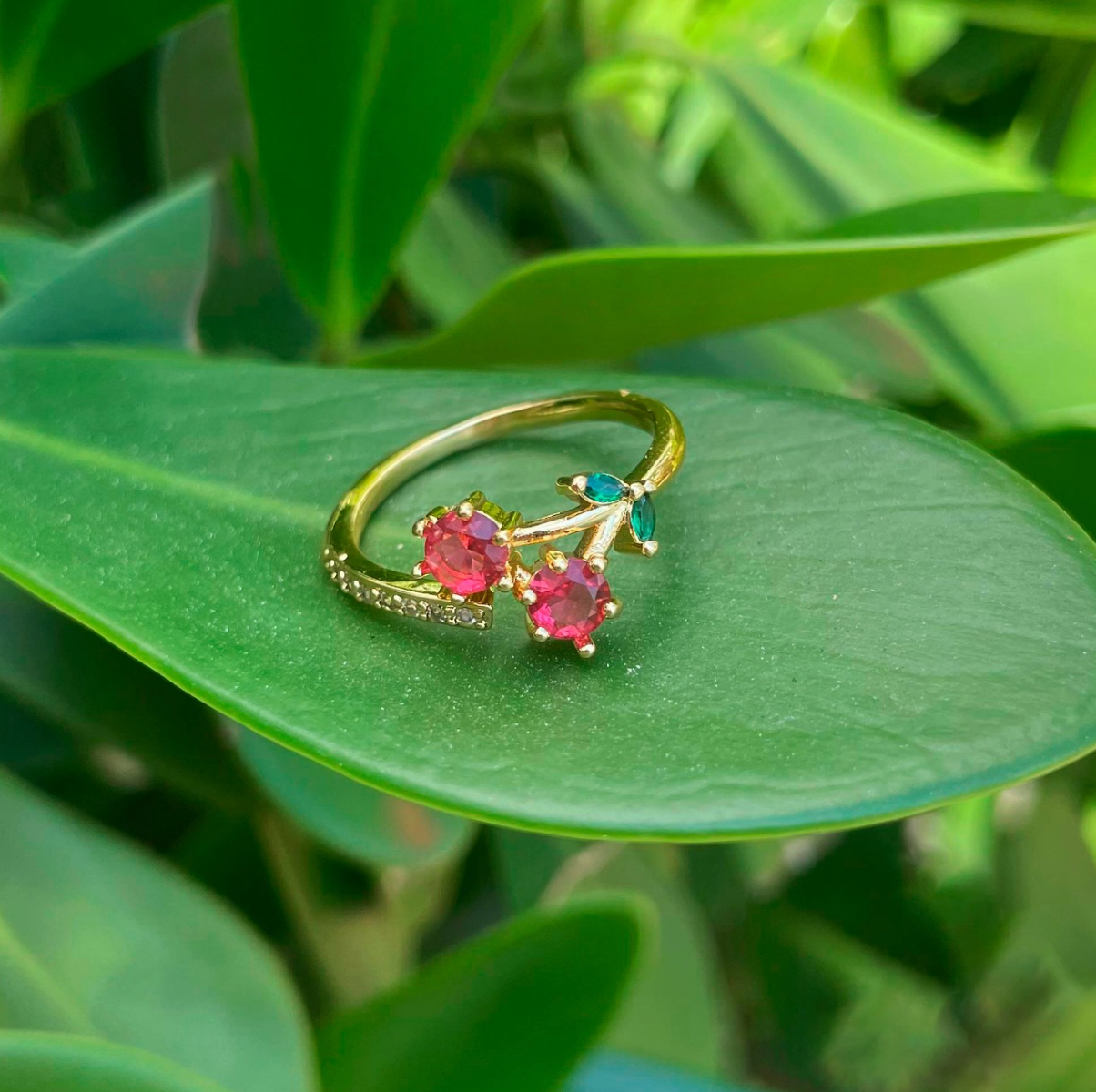 Anillo Cereza Ajustable Chapa de Oro 2Y3