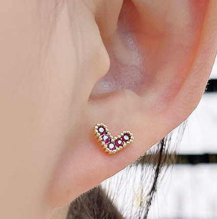 Aretes Mini Corazón Rosa Chapa de Oro C624