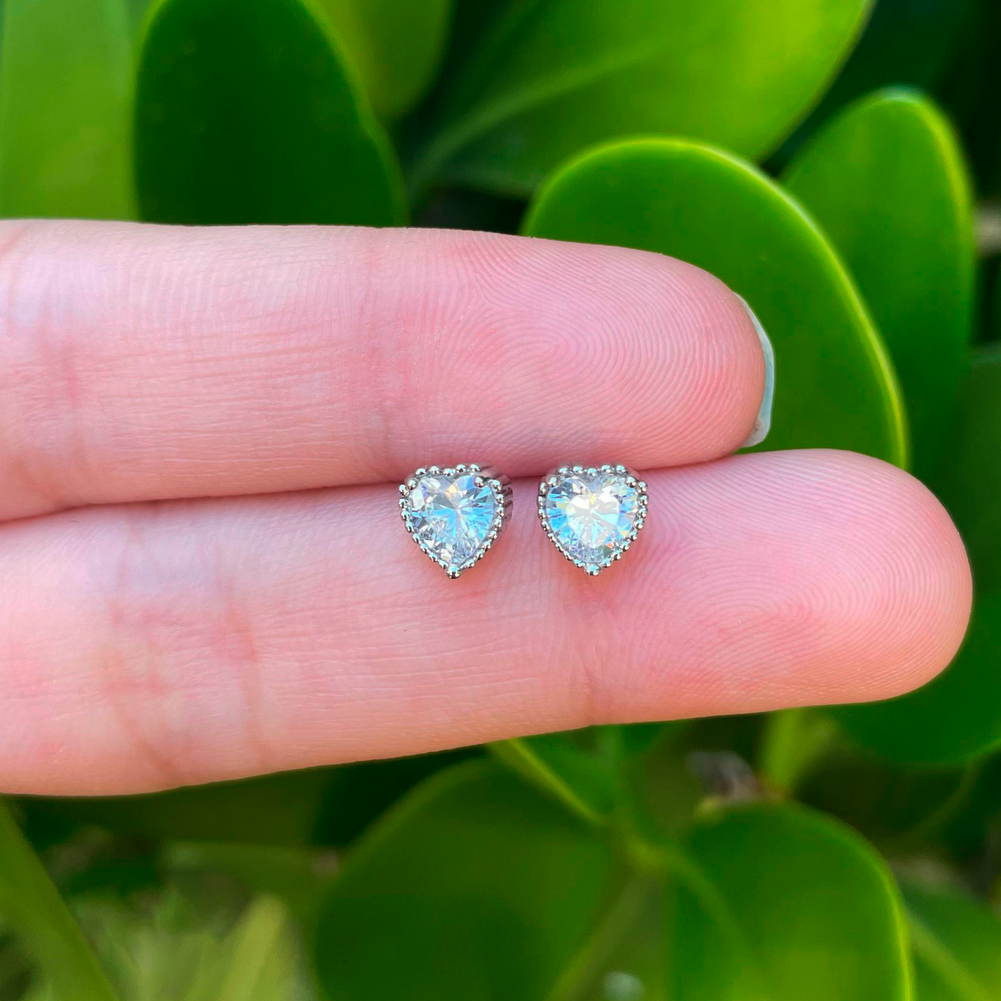 Aretes Corazón Chapa de Oro Blanco AZ368