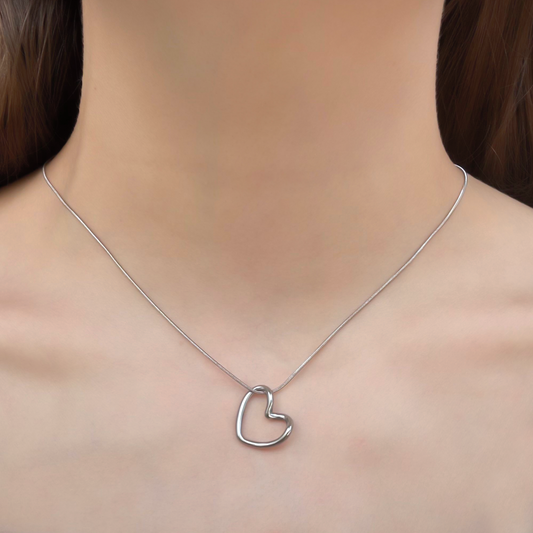 Collar Plateado Corazón Enlazado Acero Inoxidable  1M5