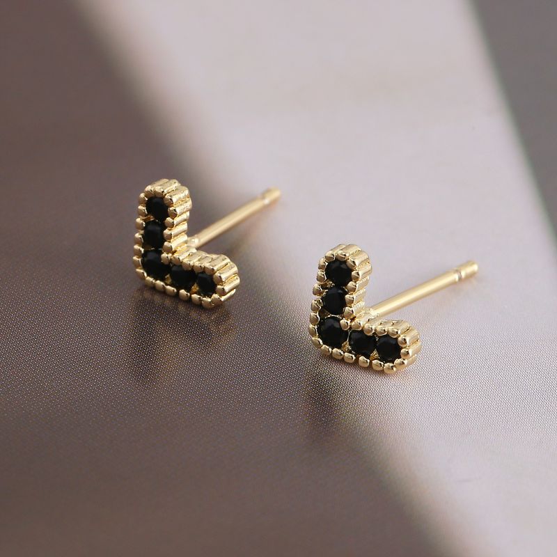 Aretes Mini Corazón Negro Chapa de Oro C623