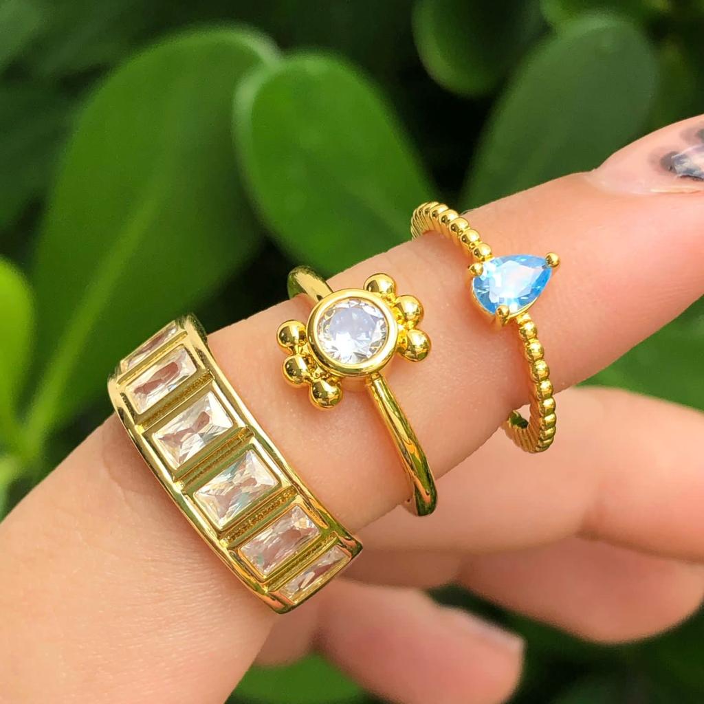 Anillo Zirconias Chapa de Oro