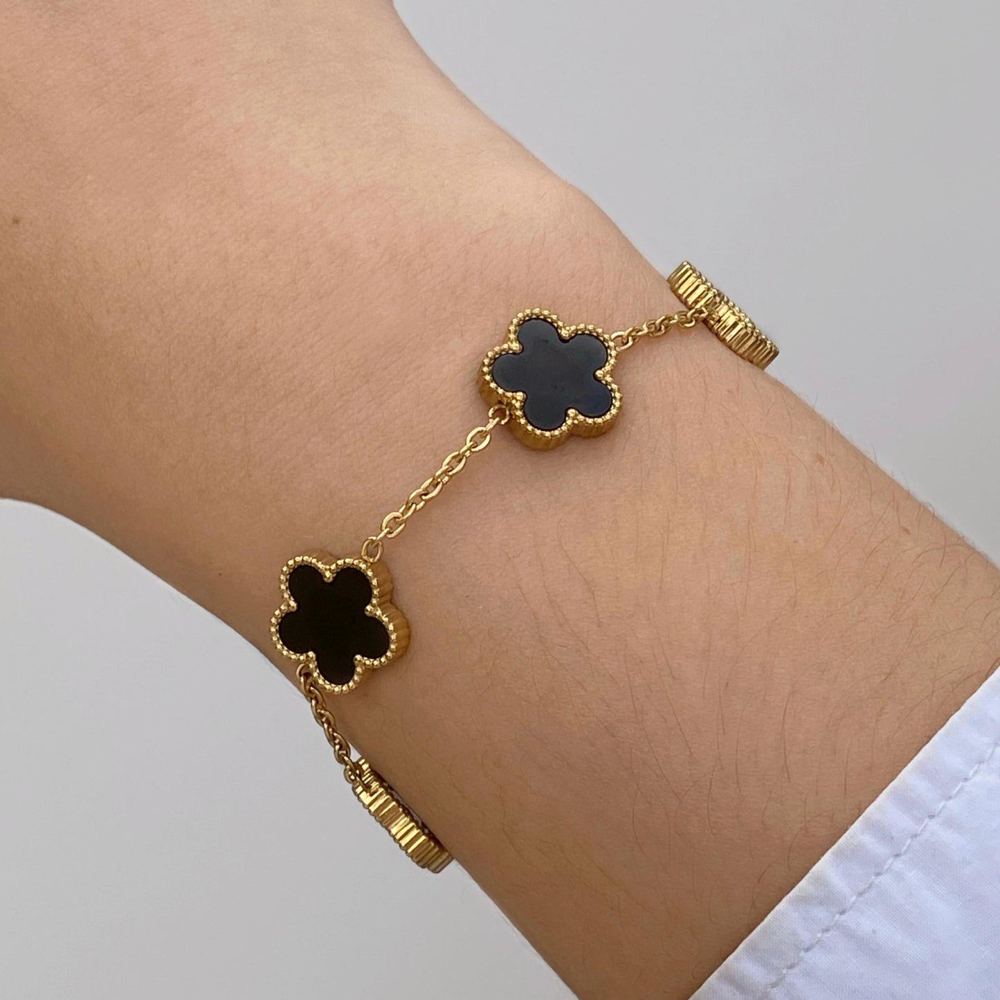 Pulsera Dorada Trébol Negra Acero Inoxidable 2G5