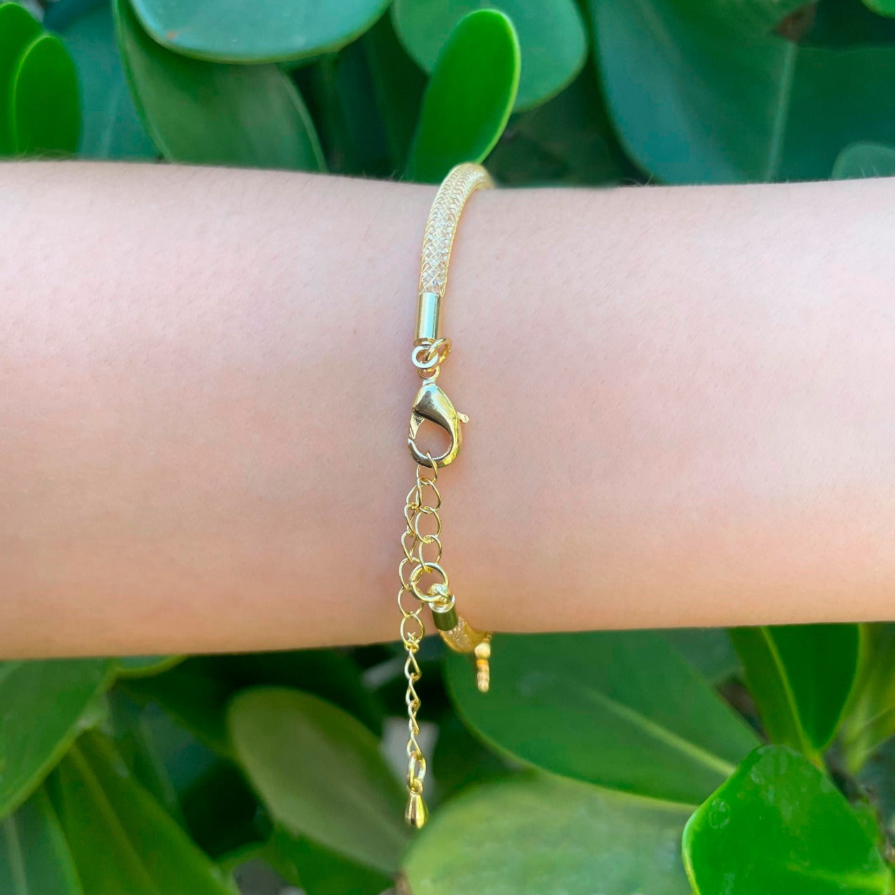 Pulsera Dorada LOVE Chapa de Oro 3C6