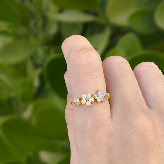 Anillo Dorado Flores Zirconias y Perlas Ajustable Chapa de Oro C666