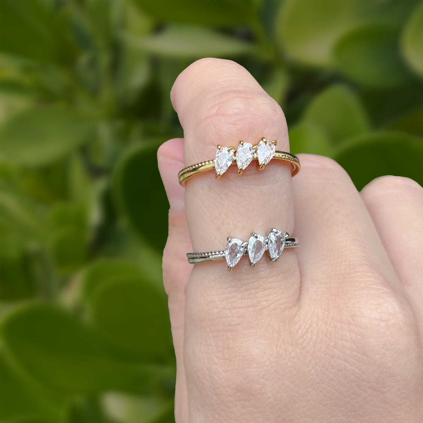 Anillo Dorado 3Gotas Zirconia Ajustable Chapa de Oro Az186