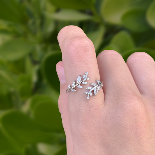 Anillo Hojas con Zirconias Plateado Chapa de Oro Ajustable C671