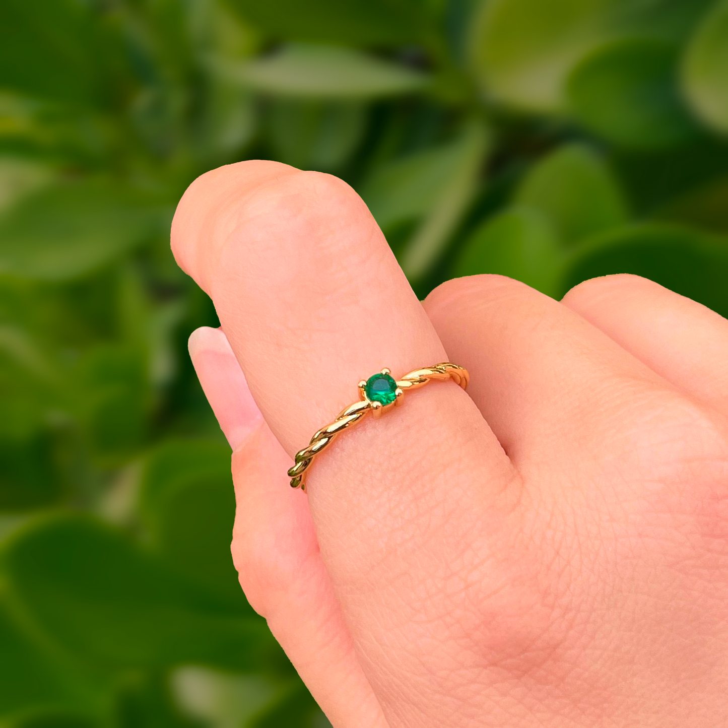 Anillo Dorado Zirconia Verde Chapa de Oro