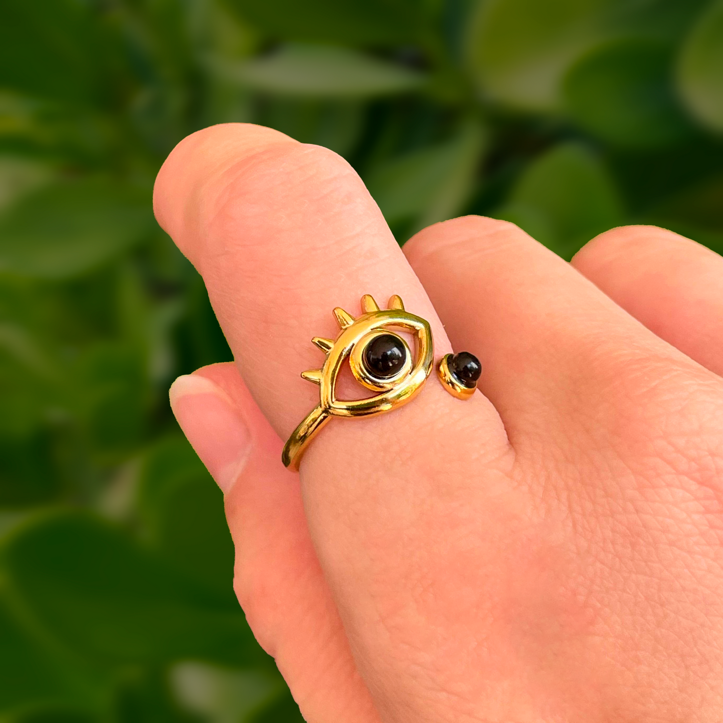 Anillo Dorado Ojo Negro Ajustable Acero Inoxidable R26