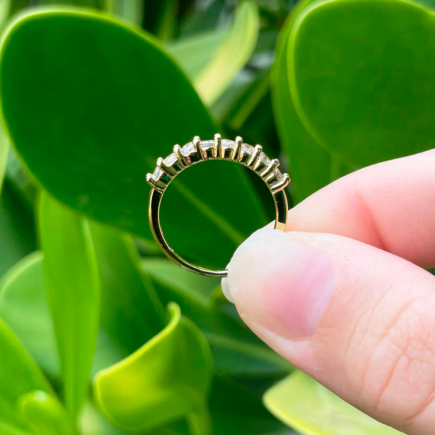 Anillo Dorado 8 Zirconias Blancas Chapa de Oro