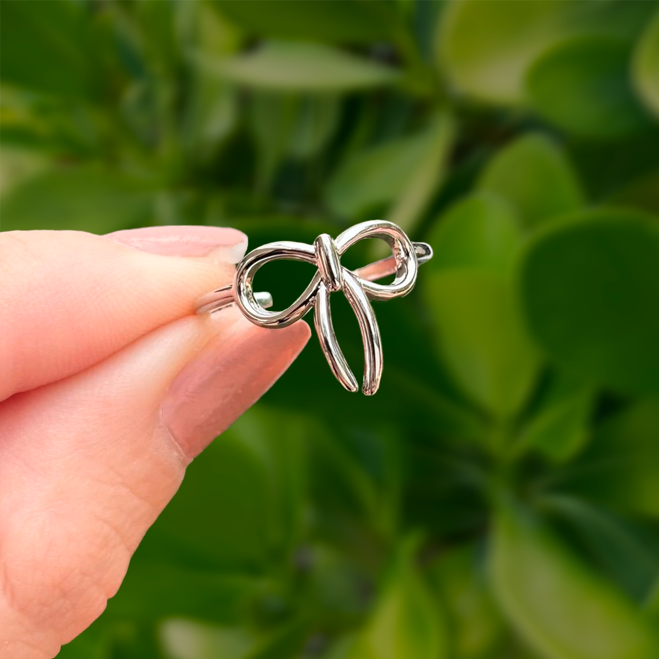 Anillo Plateado Moño Chapa de Oro C239