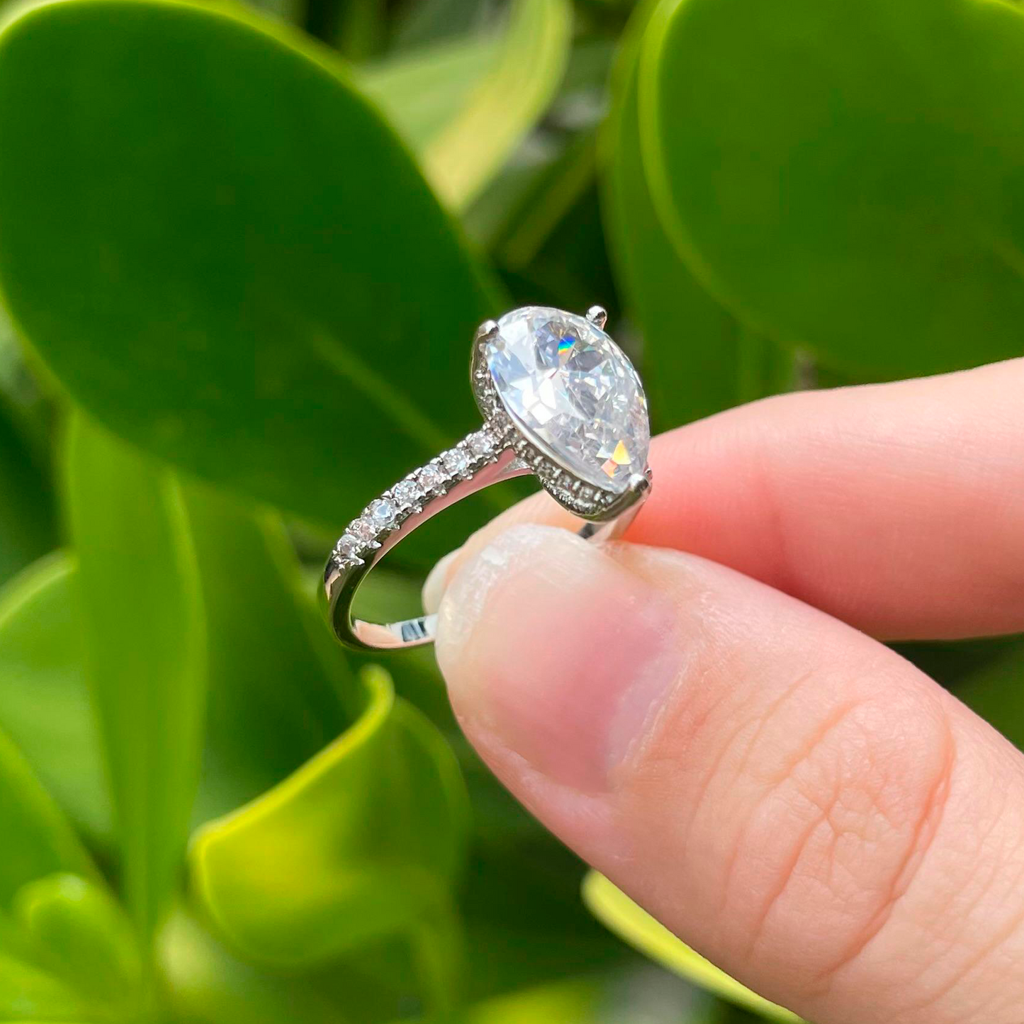 Anillo Gota Zirconia Blanca Plateado Chapa de Oro