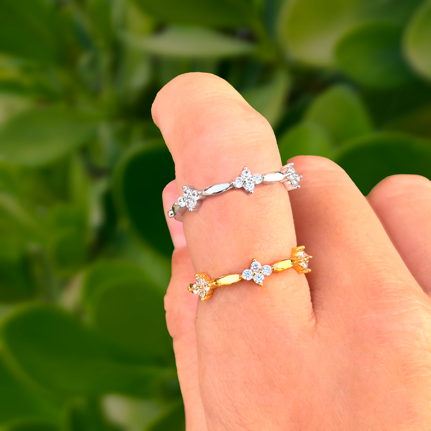 Anillo Flores Zirconias Ajustable Chapa de Oro