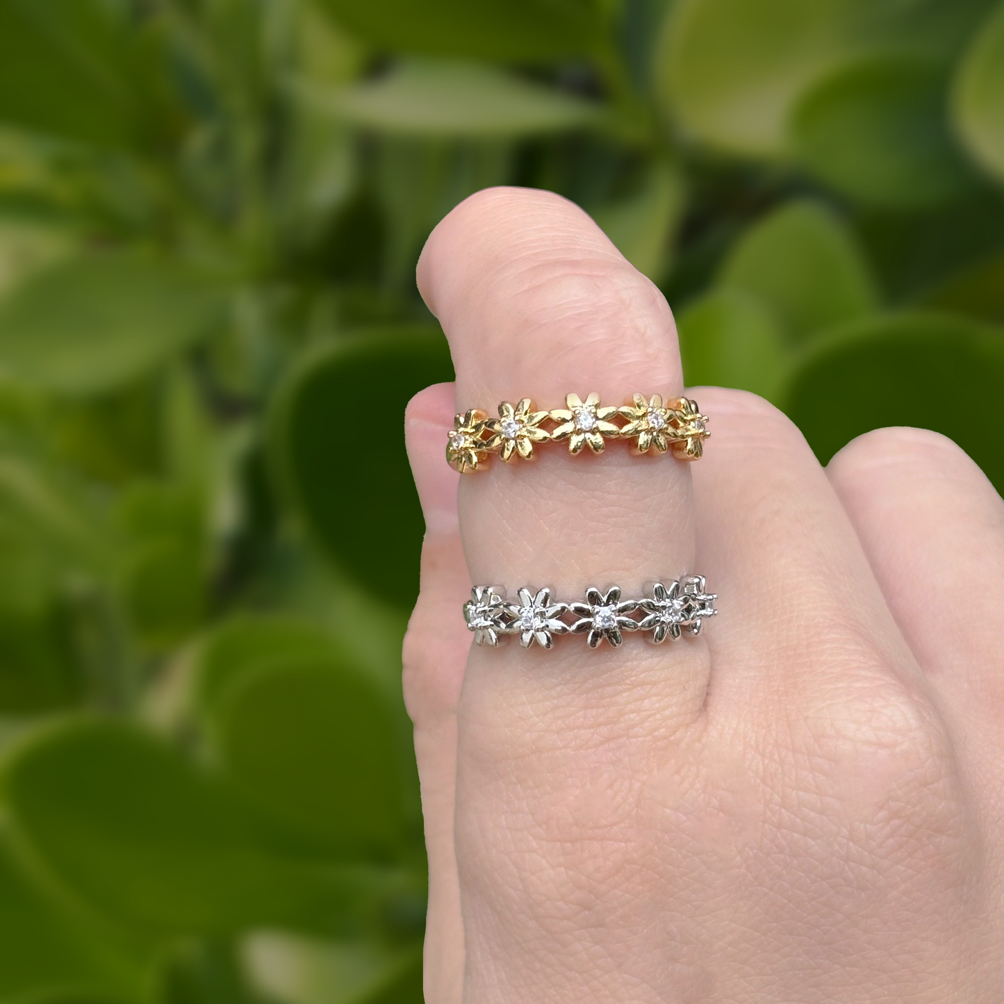 Anillo Flores Zirconias Ajustable Chapa de Oro