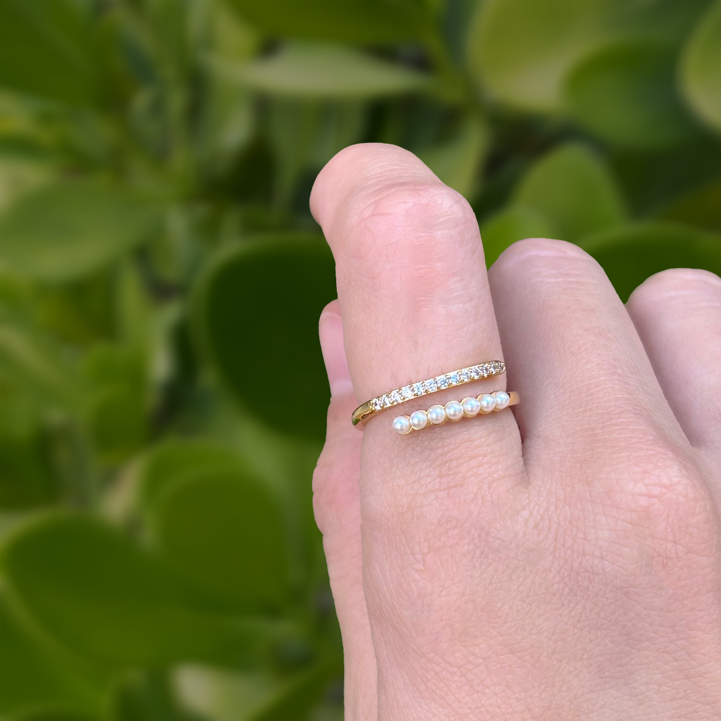 Anillo Dorado Zirconias y Perlitas Ajustable Chapa de Oro C659