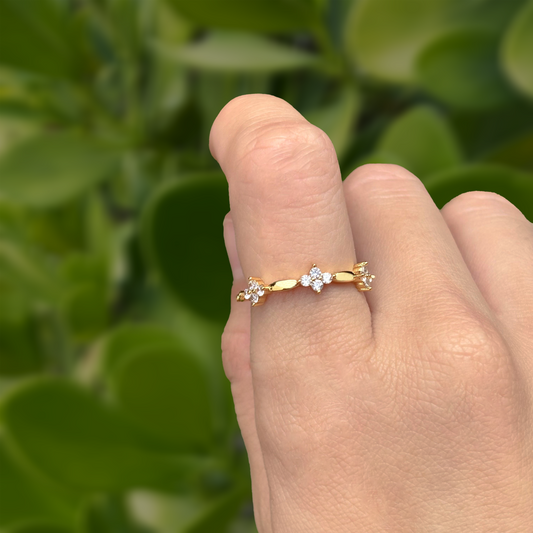 Anillo Dorado con Zirconias Ajustable Chapa de Oro C669