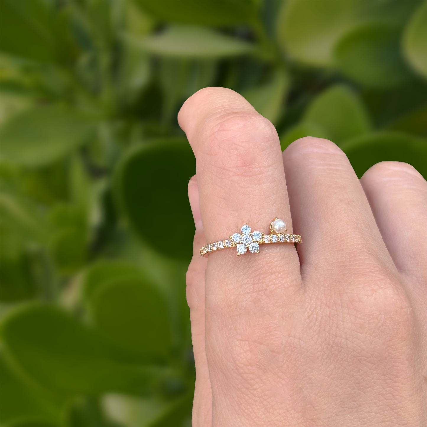 Anillo Dorado Flor de Zirconia Ajustable Chapa de Oro Az174