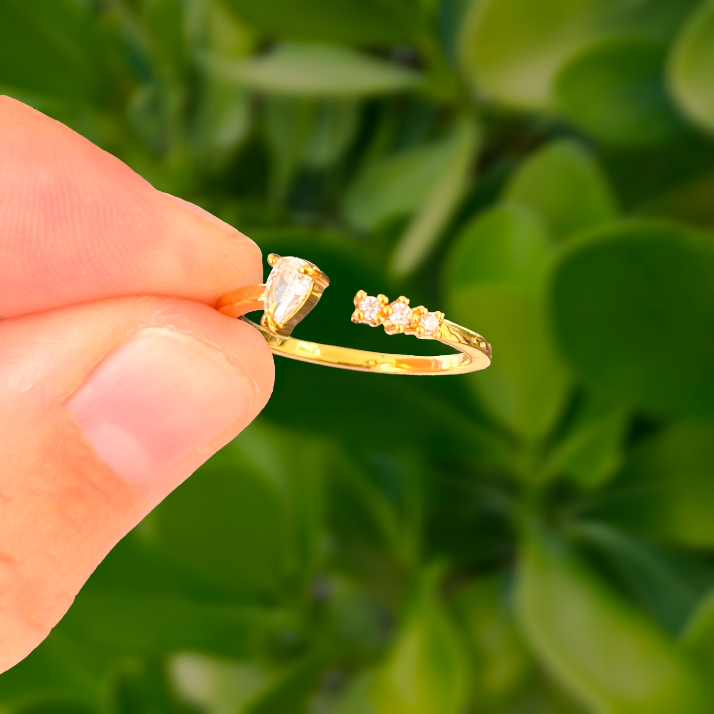 Anillo Gota Zirconias Dorado Ajustable Chapa de Oro Az227