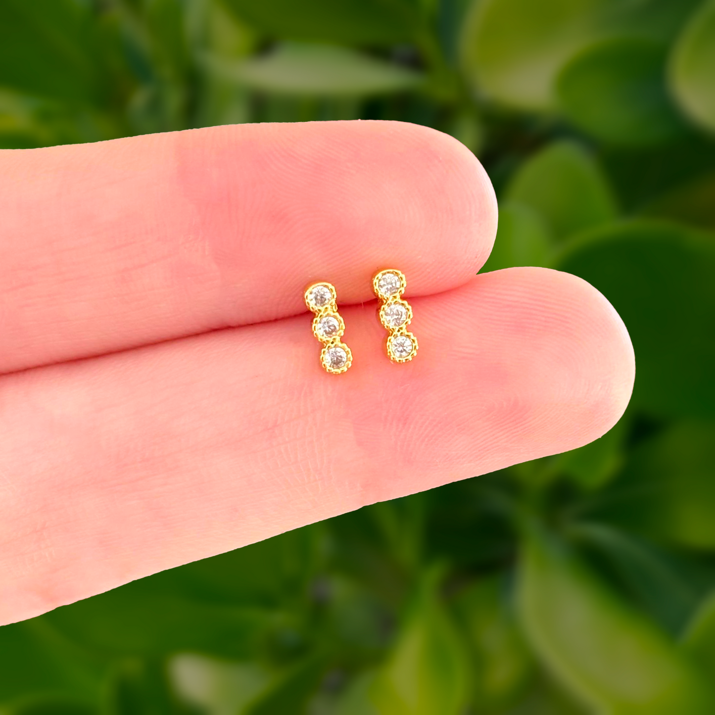 Aretes 3 Zirconias Chapa de Oro 14K Az217