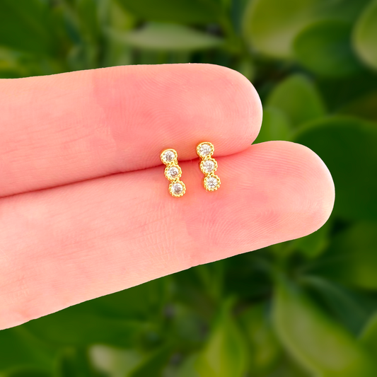 Aretes 3 Zirconias Chapa de Oro 14K Az217