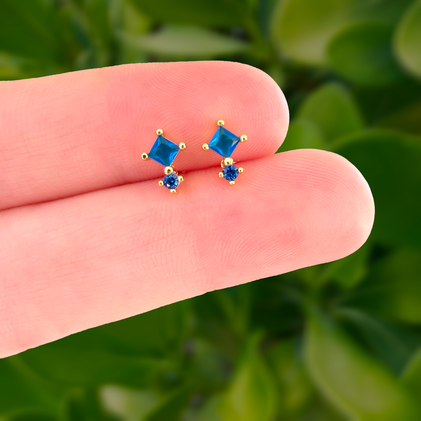 Aretes Zirconia Azul Chapa de Oro AZ81