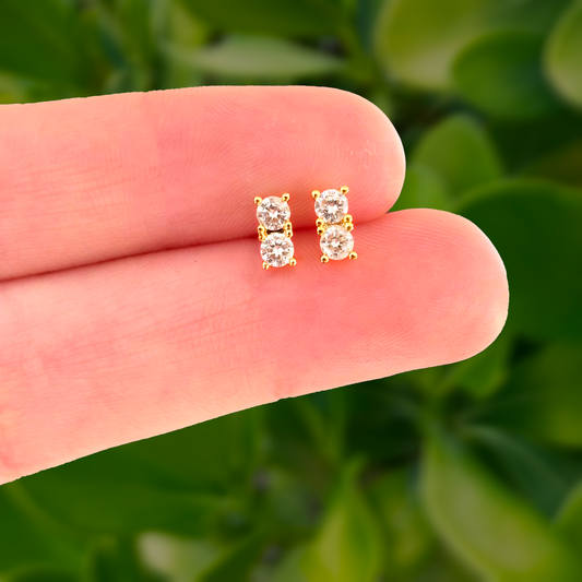 Aretes Dos Zirconias Blancas Chapa de Oro Az10