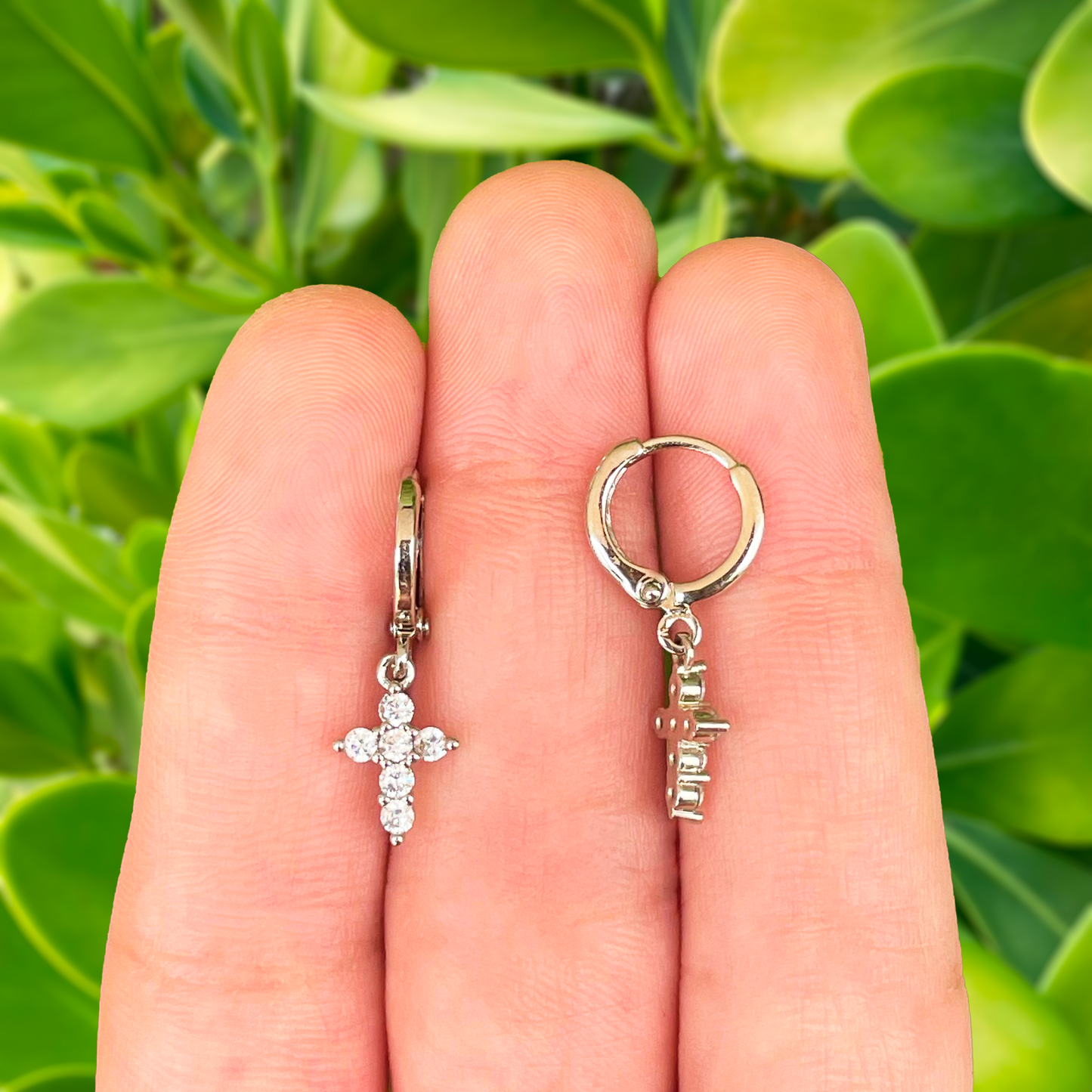 Aretes Cruz Chapa De Oro Blanco AZ418