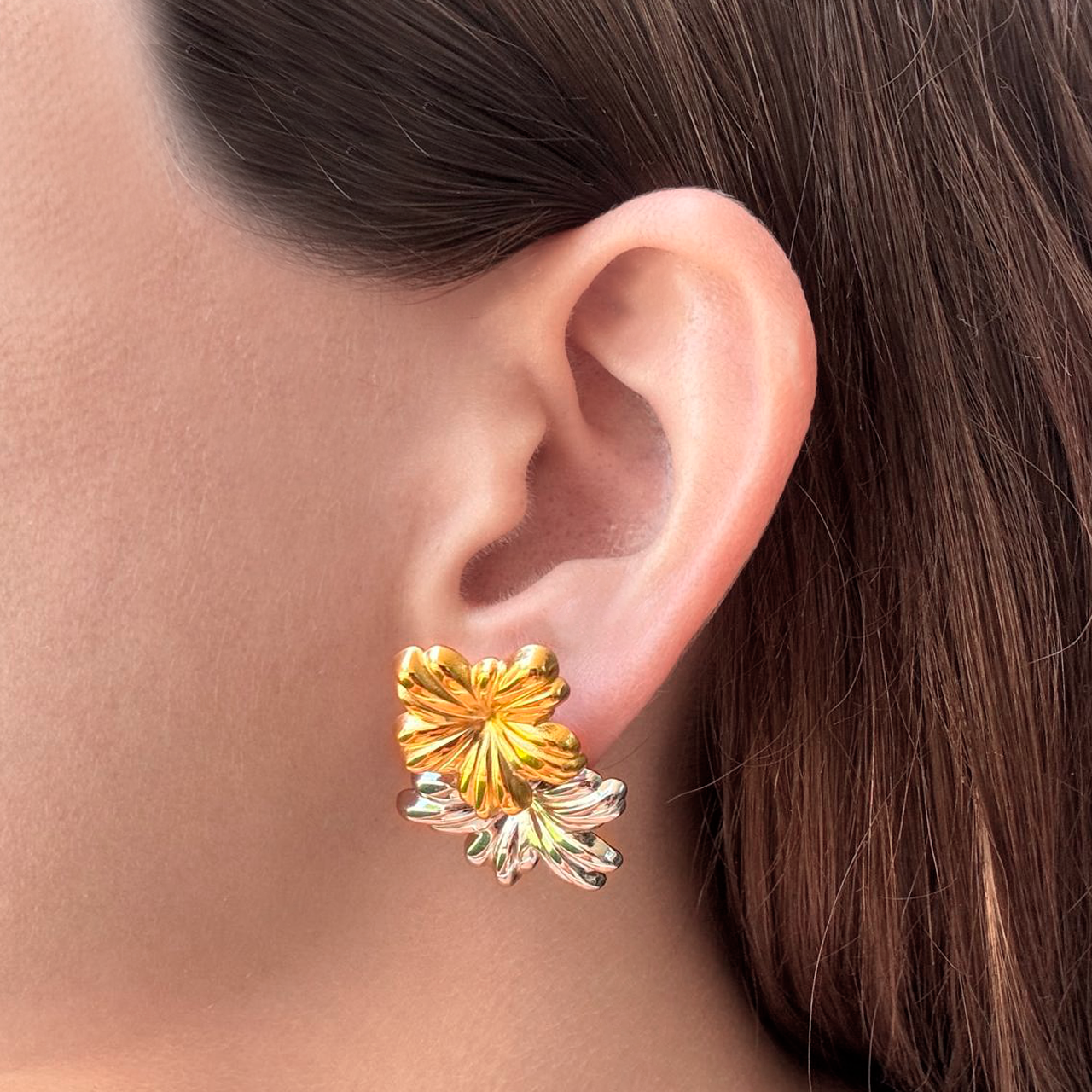 Aretes Oro-Plata Flor Doble Acero Inoxidable 2K5