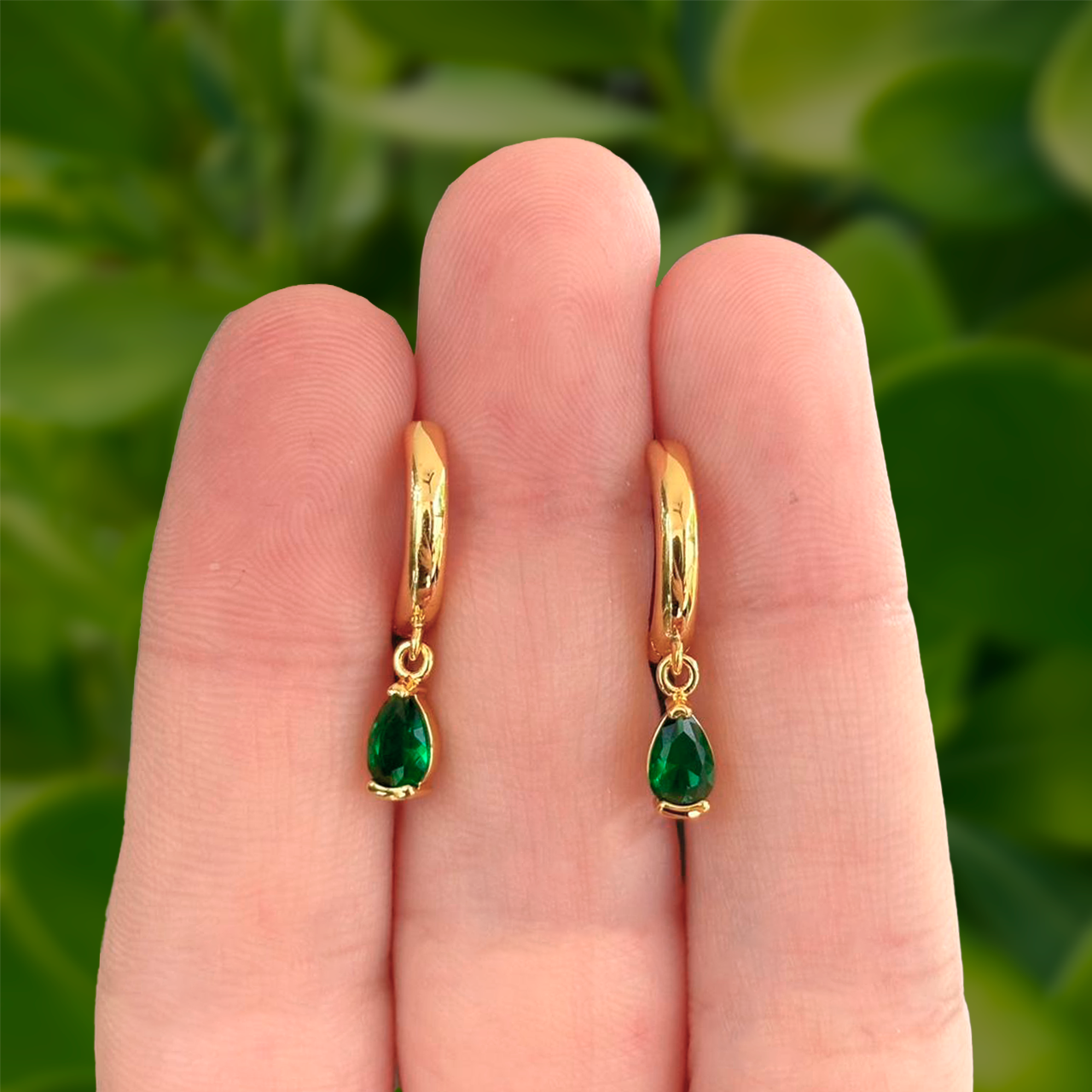 Aretes Arracada Zirconia Verde Chapa de Oro Az427