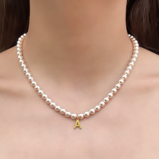 Collar Perlas Blancas y Letra A Dorada 1I5