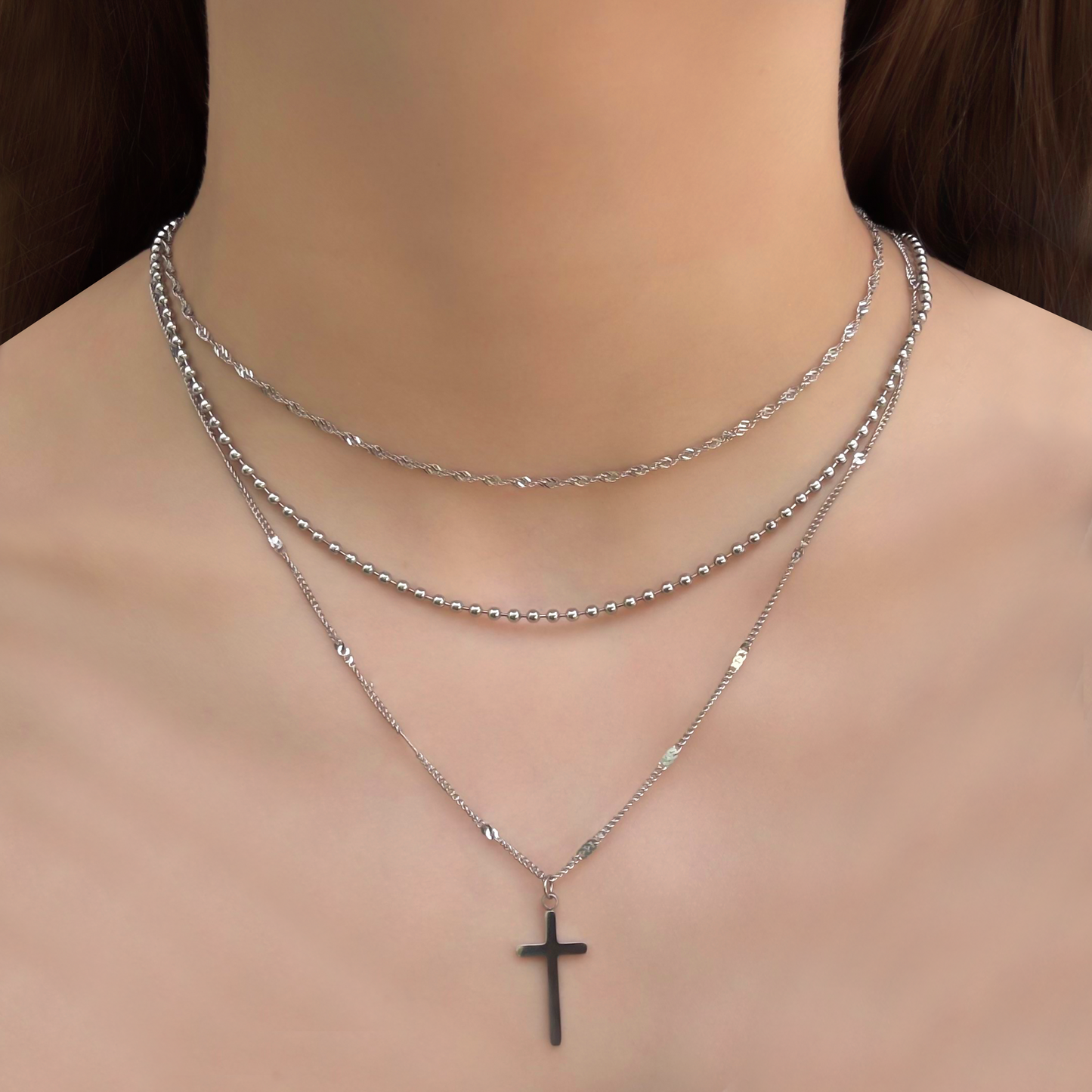 Collar Layer Plateado con Cruz 3i5