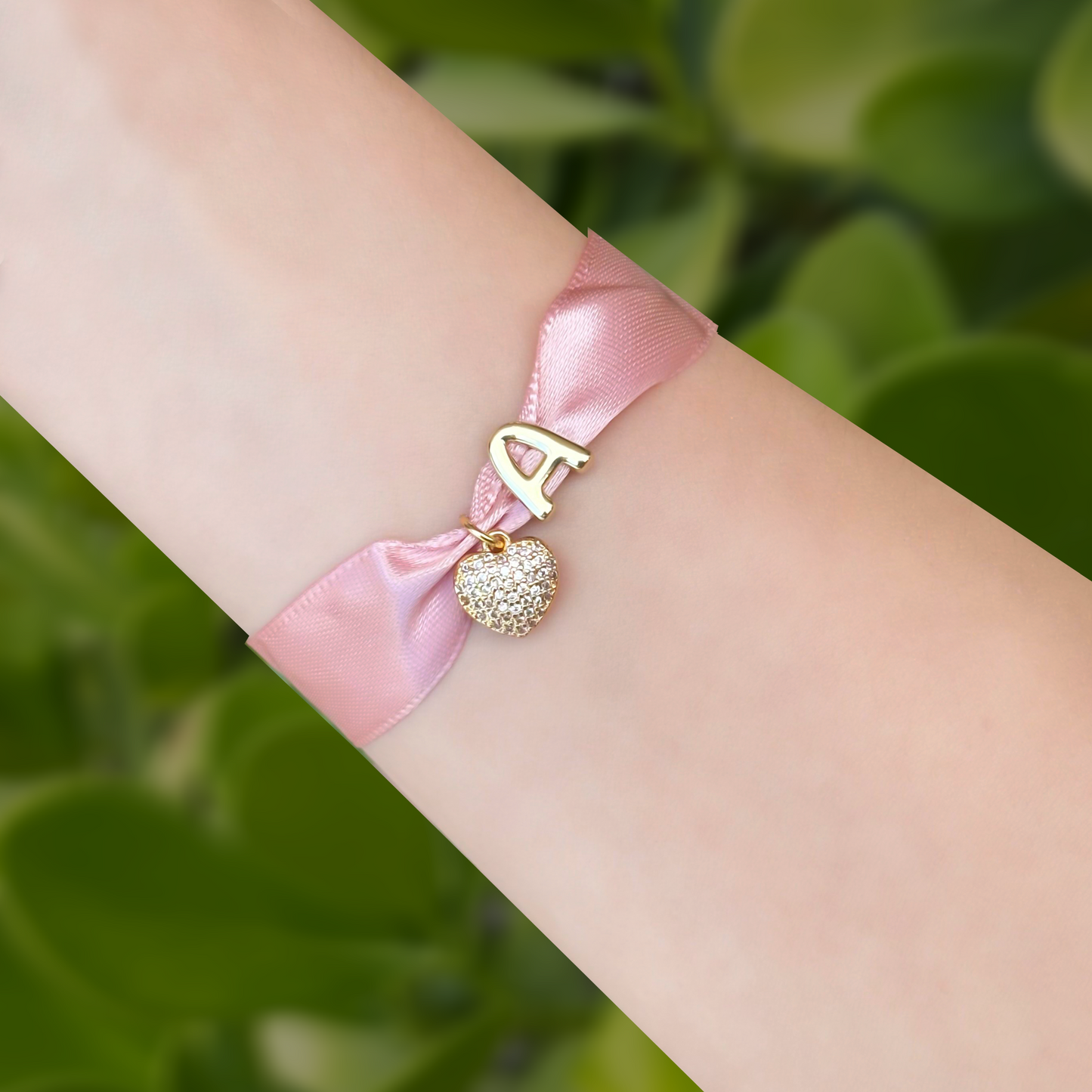 Pulsera Tela Rosa Inicial A y Corazón Brillante 2H1