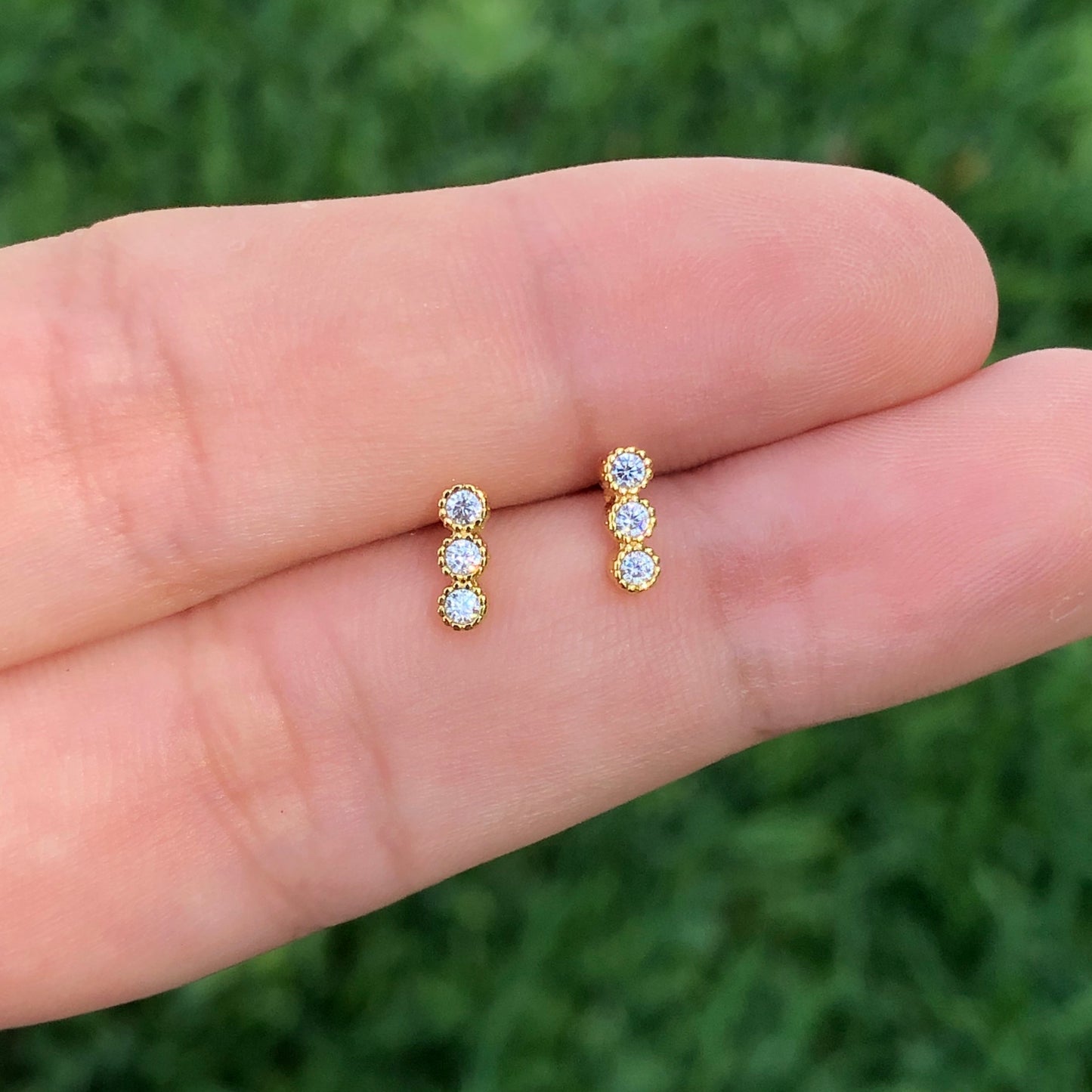 Aretes 3 Zirconias Chapa de Oro 14K Az217