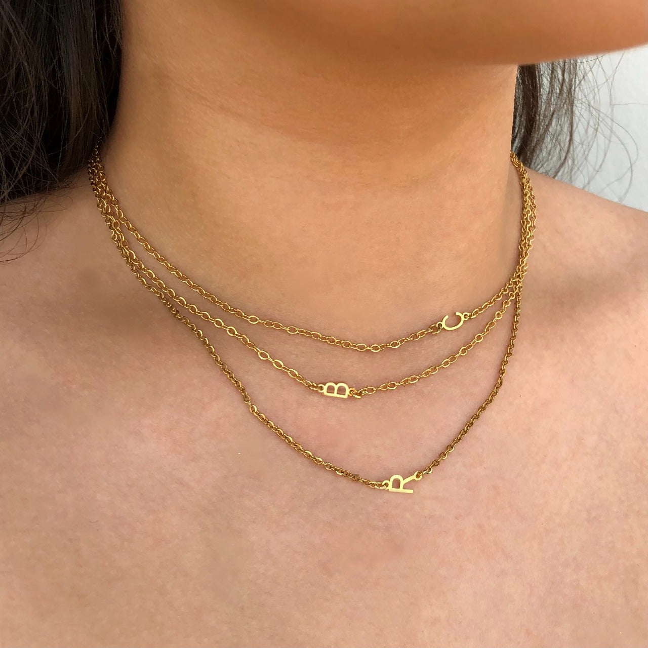 Collar Inicial acostada Chapa de Oro