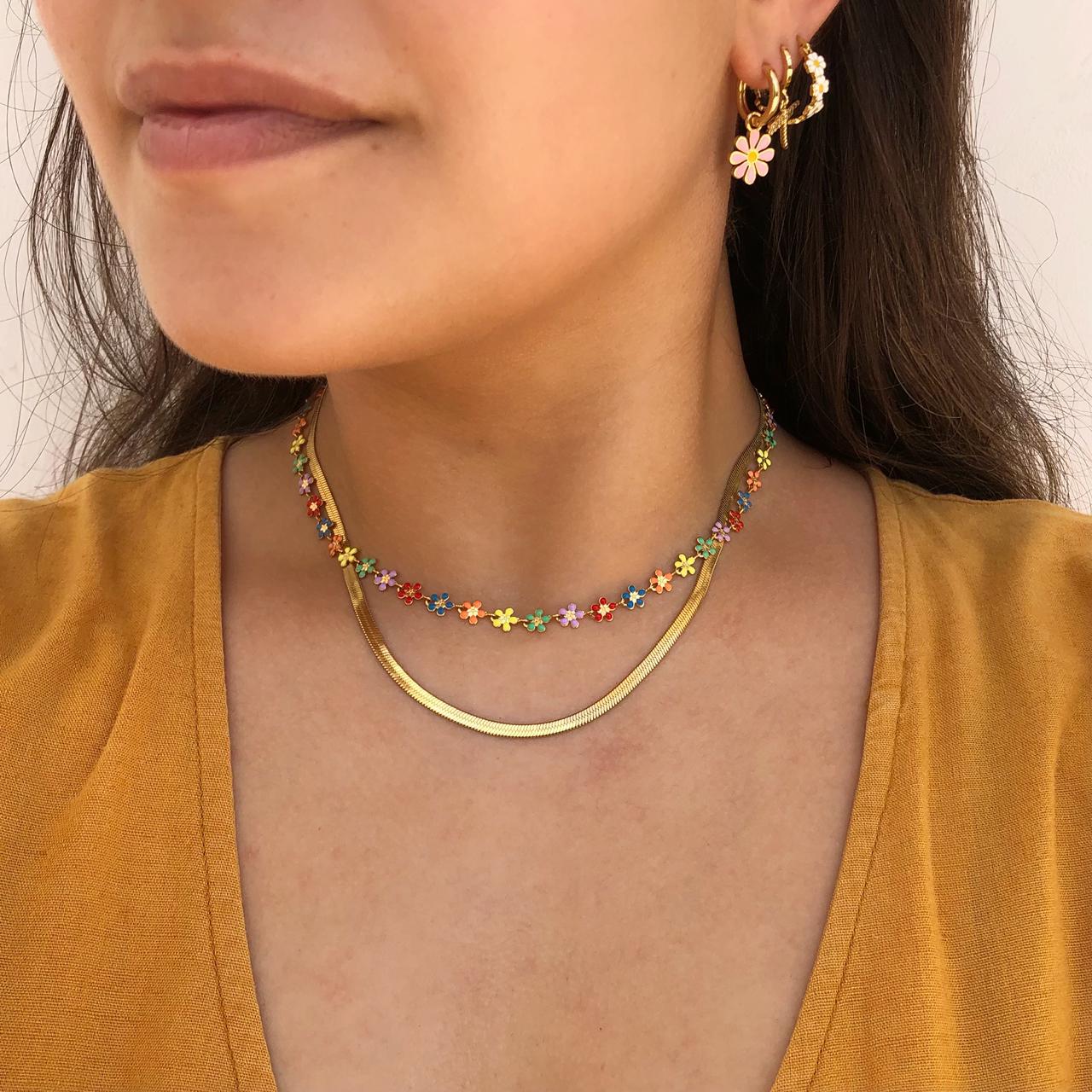 Aretes Flor Blanca Chapa de Oro 2k4