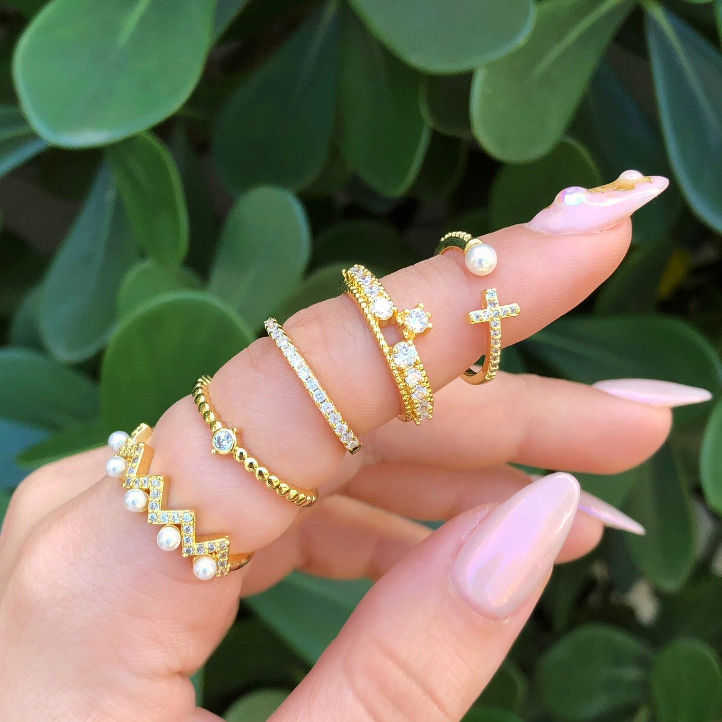 Anillo Zirconias Blancas Ajustable Chapa de Oro AZ205