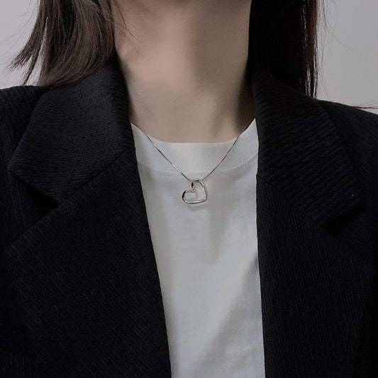 Collar Plateado Corazón Enlazado Acero Inoxidable  1N8