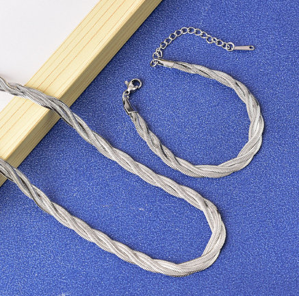 Collar Trenzado Plateado Acero Inoxidable 2T4