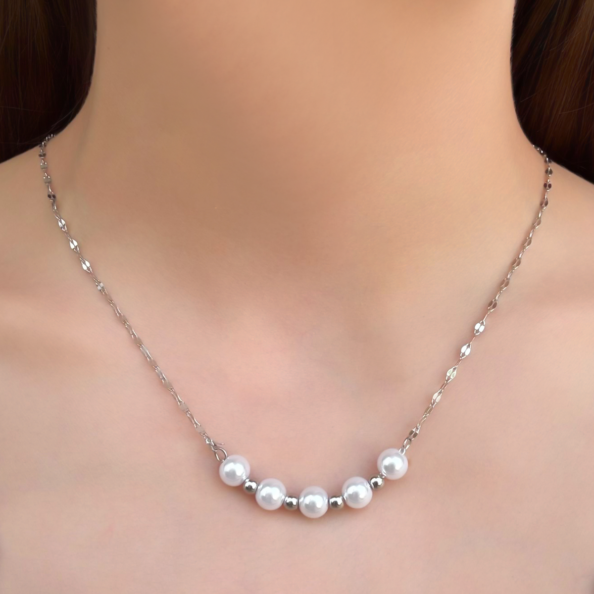 Collar Plateado Perlitas Blancas Acero Inoxidable