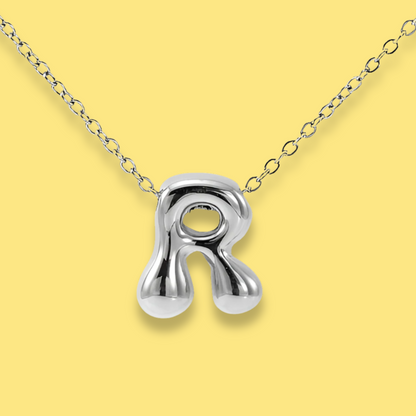 Collar Plateado Letra ¨R¨ Acero Inoxidable  1R1