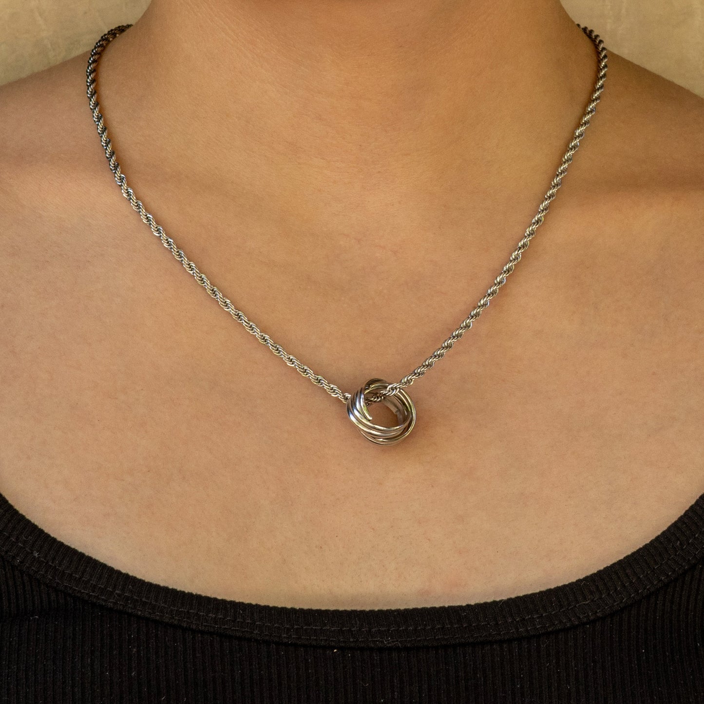 Collar Plateado Krol con Aro Acero Inoxidable  1D3