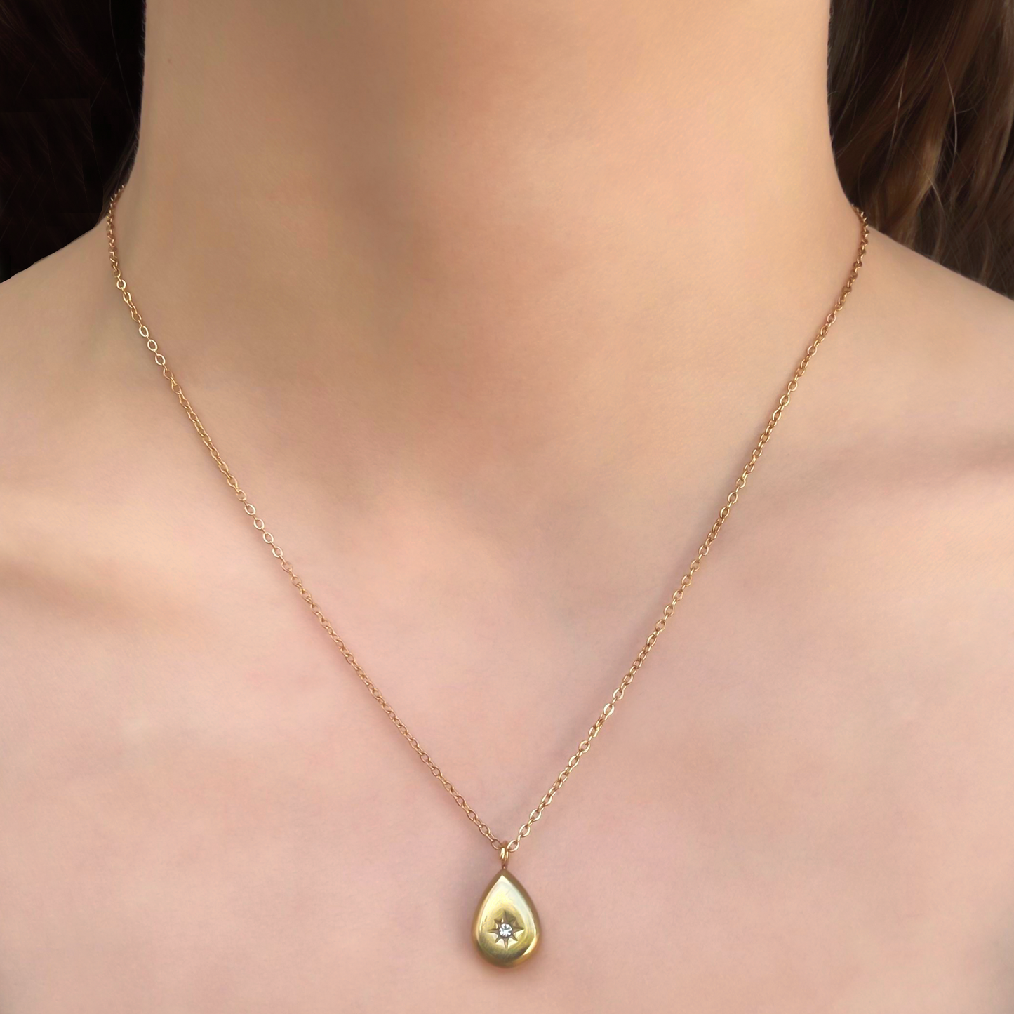 Collar Dorado Gota con Zirconia Acero Inoxidable 1w2