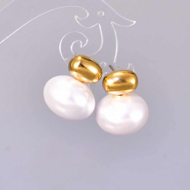 Aretes Dorados Con Perla Oval R18